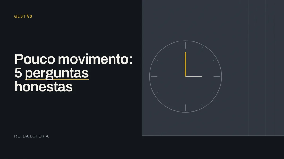 Dono de lotérica analisando planilha de movimento no balcão da loja vazia